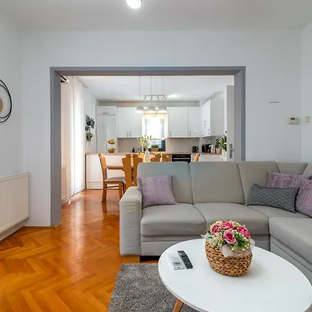 Apartment Nina *